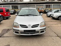 Silber metallic Gebraucht 2002 Nissan Almera Tino Van / Kleinbus | 550 € (Superpreis)