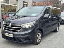 Grau Gebraucht 2023 Renault Trafic Life Van / Kleinbus | 33.890 € (Fairer Preis)