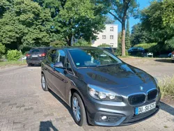 Grau Gebraucht 2017 BMW 218 Active Tourer Van / Kleinbus | 10.000 € (Fairer Preis)