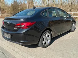 Schwarz Gebraucht 2013 Opel Astra Limousine | 4.500 € (Fairer Preis)