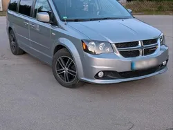 Grau Gebraucht 2016 Dodge Grand Caravan Van / Kleinbus | 10.000 €