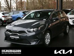 Grau pentametal metallic Gebraucht 2025 Kia Ceed Vision Limousine | 23.979 € (Superpreis)