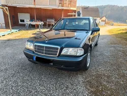Schwarz Gebraucht 1999 Mercedes C220 Classic Limousine | 2.490 € (Fairer Preis)
