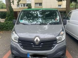 Grau Gebraucht 2014 Renault Trafic Komfort Van / Kleinbus | 6.800 € (Teuer)