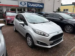 Silber Gebraucht 2017 Ford Fiesta Celebration Kleinwagen | 6.290 € (Teuer)