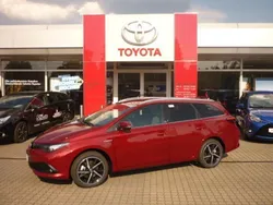 Tokiorot perleffekt Gebraucht 2018 Toyota Auris Touring Sports Team Kombi | 15.440 € (Fairer Preis)