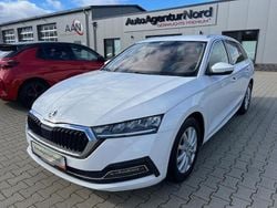 Weiß Gebraucht 2021 Skoda Octavia Kleinwagen | 17.950 € (Fairer Preis)
