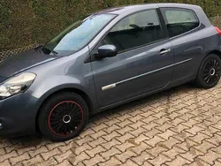 Grau Gebraucht 2009 Renault Clio II Dynamique Limousine | 1.850 € (Guter Preis)