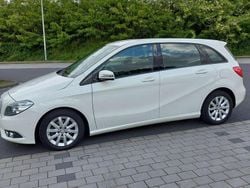 Weiß Gebraucht 2013 Mercedes B200 Van / Kleinbus | 4.950 €