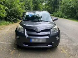 Grau Gebraucht 2009 Toyota Urban Cruiser SUV | 3.990 € (Fairer Preis)