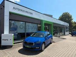 Blau Neu 2025 Skoda Fabia Essence Limousine | 16.900 € (Guter Preis)