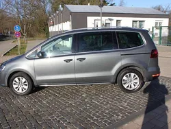 Grau Gebraucht 2019 VW Sharan Comfortline Van / Kleinbus | 12.750 € (Etwas zu teuer)