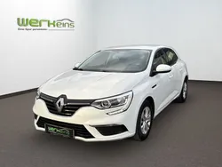 Weiß Gebraucht 2020 Renault Mégane IV Life Limousine | 11.400 € (Fairer Preis)