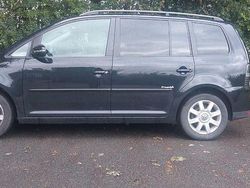 Schwarz Gebraucht 2010 VW Touran Freestyle Van / Kleinbus | 5.700 € (Fairer Preis)