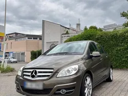 Gold Gebraucht 2010 Mercedes B180 Van / Kleinbus | 6.000 €