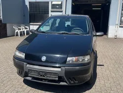 Schwarz Gebraucht 2002 Fiat Punto Active Kleinwagen | 1.590 € (Fairer Preis)