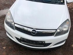 Weiß Gebraucht 2009 Opel Astra GTC Innovation Limousine | 1.999 € (Superpreis)