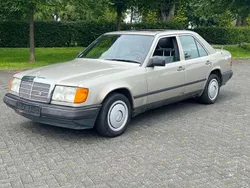 Grau Gebraucht 1987 Mercedes 200 Limousine | 2.880 €
