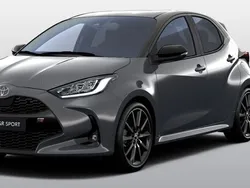 M29 storm grey metallic / da Gebraucht 2025 Toyota Yaris Hybrid Sport | 33.900 € (Etwas zu teuer)