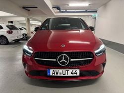 Rot Gebraucht 2023 Mercedes B220 Van / Kleinbus | 36.990 € (Teuer)