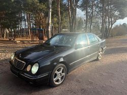 Schwarz Gebraucht 2001 Mercedes E430 Avantgarde Limousine | 3.999 €