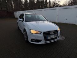 Weiß Gebraucht 2013 Audi A3 S-Line Limousine | 8.400 € (Fairer Preis)