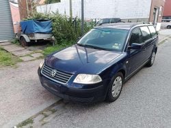 Blau Gebraucht 2003 VW Passat Kombi | 799 € (Superpreis)