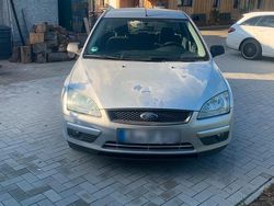 Grau Gebraucht 2005 Ford Focus Kombi | 849 € (Guter Preis)