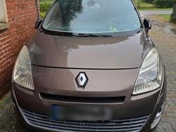 Braun Gebraucht 2010 Renault Grand Scénic III Van / Kleinbus | 4.600 € (Guter Preis)
