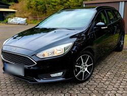 Schwarz Gebraucht 2015 Ford Focus Kombi | 4.570 € (Fairer Preis)