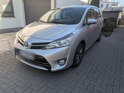 Silber Gebraucht 2014 Toyota Verso Comfort Van / Kleinbus | 7.400 € (Guter Preis)