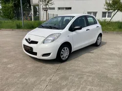 Weiß Gebraucht 2010 Toyota Yaris Cool Limousine | 3.390 € (Fairer Preis)