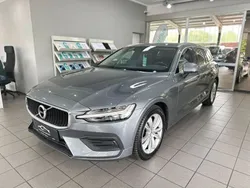 Grau Gebraucht 2019 Volvo V60 Momentum Kombi | 19.990 € (Etwas zu teuer)