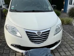 Weiß Gebraucht 2011 Lancia Ypsilon Kleinwagen | 3.900 €