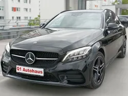 Schwarz unilack Gebraucht 2020 Mercedes C300e AMG Kombi | 22.950 € (Fairer Preis)