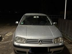 Silber Gebraucht 2001 VW Golf IV Kleinwagen | 1.300 € (Guter Preis)