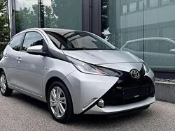 Silber Gebraucht 2018 Toyota Aygo X-play Kleinwagen | 8.700 € (Fairer Preis)