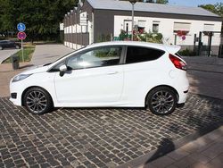 Weiß Gebraucht 2018 Ford Fiesta ST-Line Kleinwagen | 11.300 € (Fairer Preis)