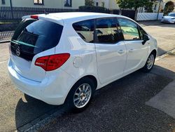 Weiß Gebraucht 2011 Opel Meriva Design Edition Van / Kleinbus | 5.500 € (Fairer Preis)