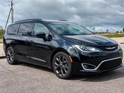Schwarz Gebraucht 2018 Chrysler Pacifica Touring SUV | 25.000 € (Teuer)