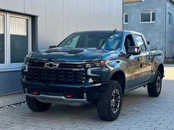 Grau Neu 2025 Chevrolet Silverado SUV | 82.800 € (Etwas zu teuer)