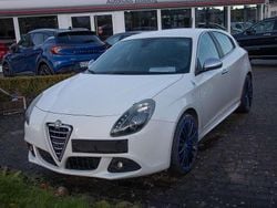 Weiß Gebraucht 2011 Alfa Romeo Giulietta Turismo Kleinwagen | 11.900 € (Teuer)