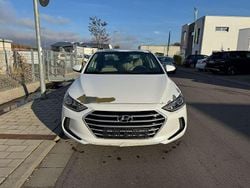 Weiß Gebraucht 2018 Hyundai Elantra GLS Limousine | 3.950 €