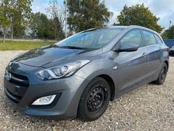 Grau Gebraucht 2015 Hyundai i30 Edition Limousine | 3.500 € (Superpreis)