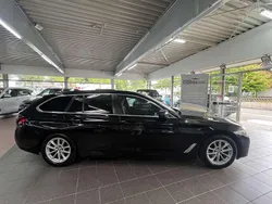 Saphirschwarz Gebraucht 2023 BMW 520 Sport Line Kombi | 37.700 € (Fairer Preis)