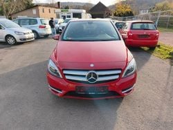 Rot Gebraucht 2012 Mercedes B200 Edition 1 Van / Kleinbus | 6.999 € (Guter Preis)