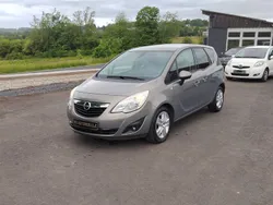 Braun Gebraucht 2011 Opel Meriva Design Edition Van / Kleinbus | 4.750 € (Fairer Preis)