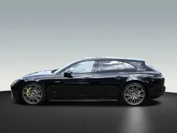 Tiefschwarzmetallic Gebraucht 2021 Porsche Panamera 4 Sport Turismo Limousine | 144.870 €