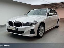 Mineralweiß metallic Gebraucht 2023 BMW 318 Shadowline Kombi | 29.799 € (Fairer Preis)