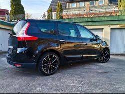 Schwarz Gebraucht 2011 Renault Grand Scénic III Bose Edition Van / Kleinbus | 4.350 € (Fairer Preis)